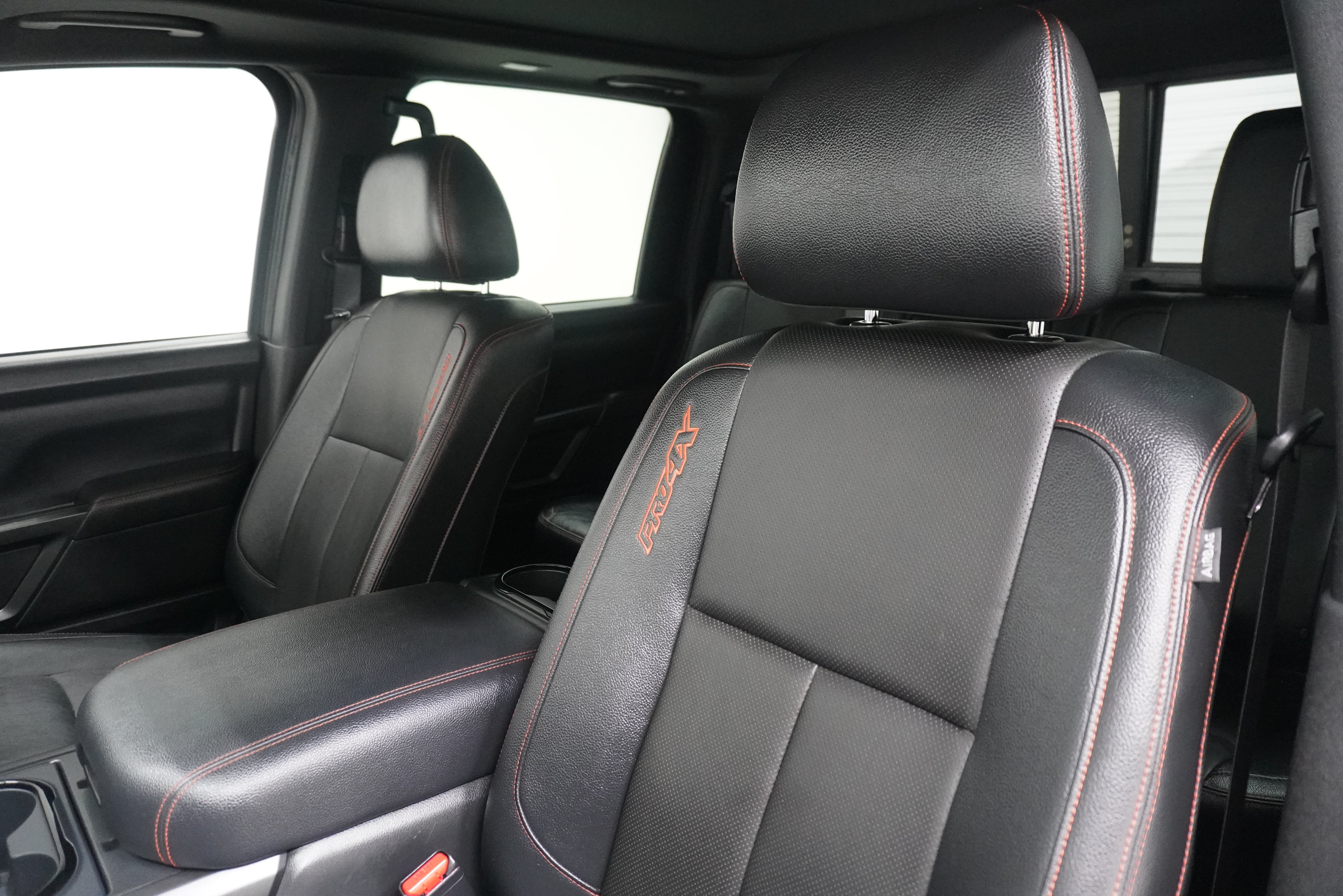 Used 2021 Nissan Titan PRO-4X w/ Pro-4x Convenience Package AWD/4WD image 11