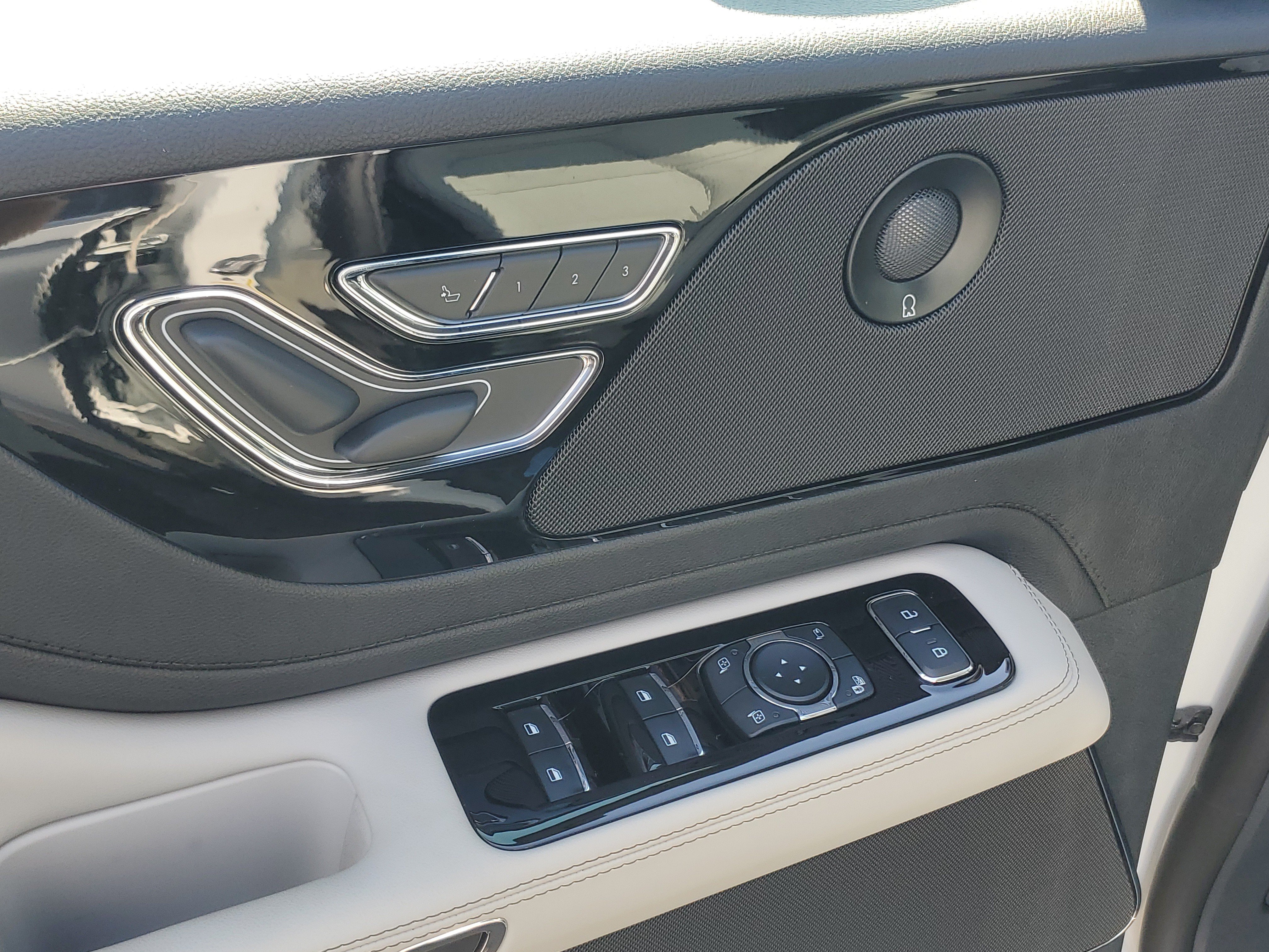 New 2027 Lincoln Aviator AWD image 9