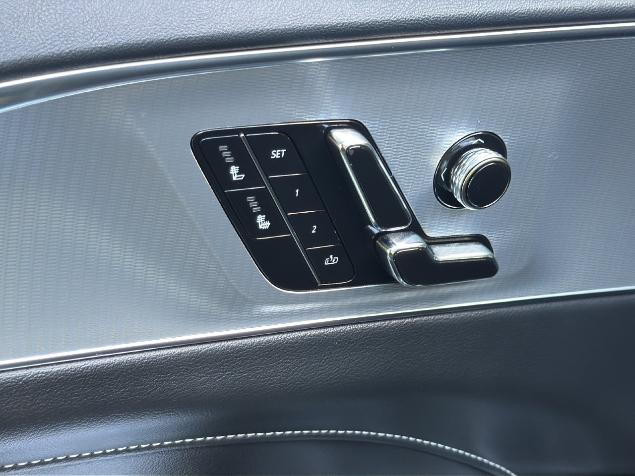 Used 2024 Cadillac Lyriq Tech w/ Driver Assist Package AWD/4WD image 11