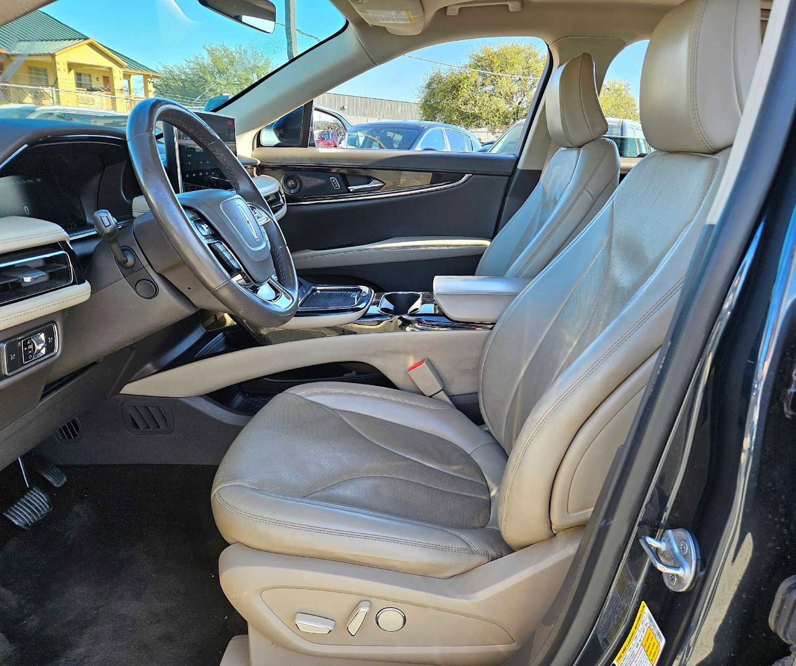 Used 2022 Lincoln Nautilus Reserve w/ Equipment Group 201A image 16