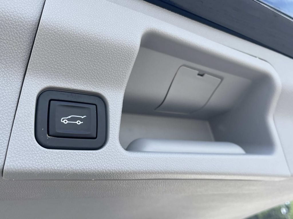 Used 2017 GMC Acadia SLE FWD image 12