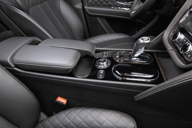 Used 2017 Bentley Bentayga image 18