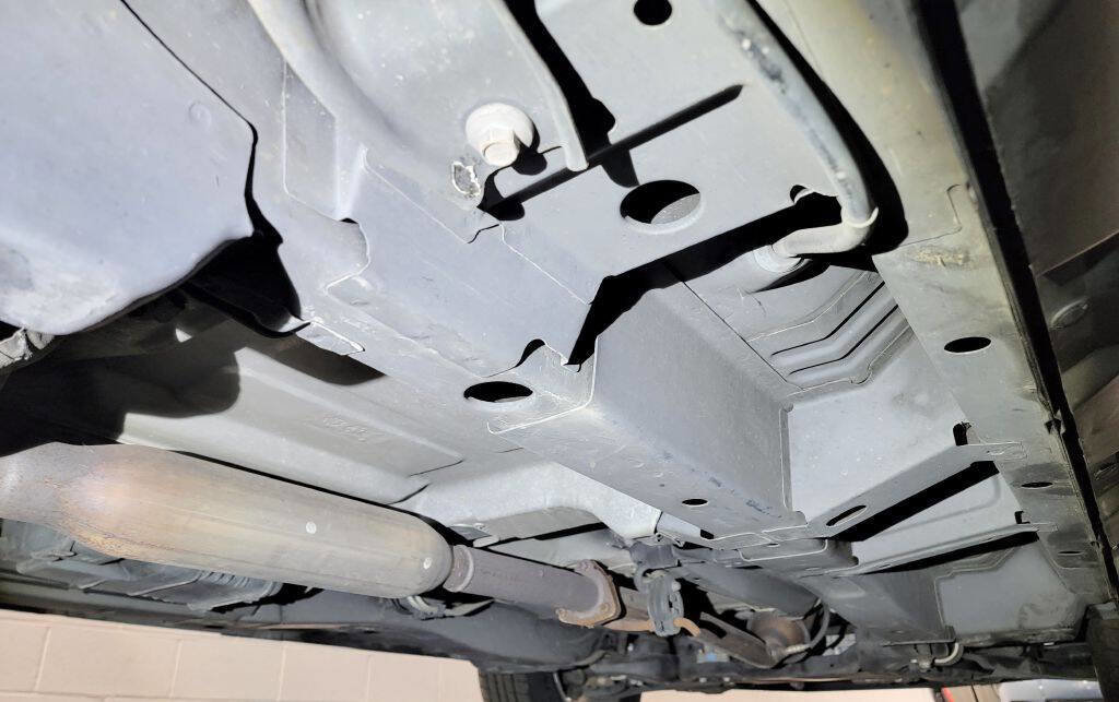 Used 2004 Saturn Vue 2WD w/ Sport Plus II Pkg image 2