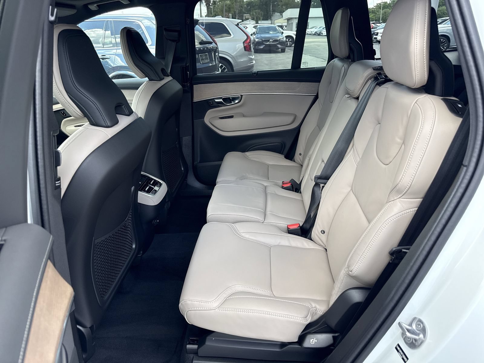 New 2026 Volvo XC90 B5 Ultra w/ Protection Package Premier AWD/4WD image 13