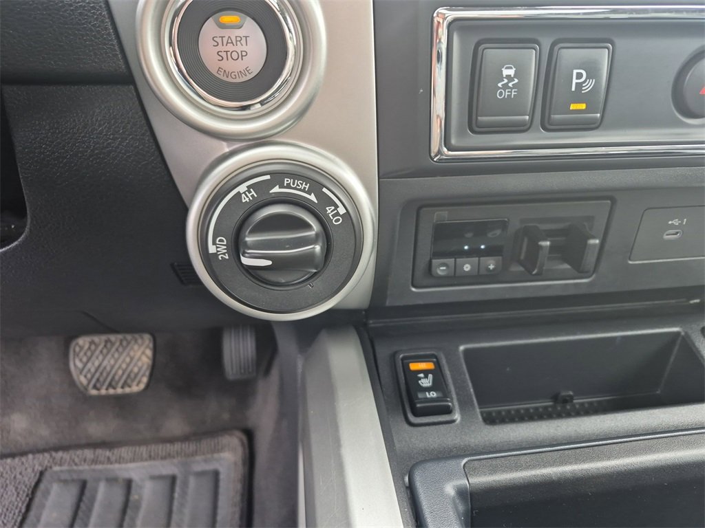 Used 2021 Nissan Titan SL w/ Moonroof Package image 26