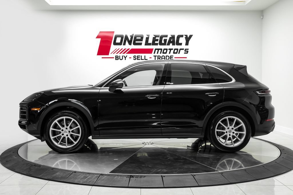 Used 2024 Porsche Cayenne AWD/4WD image 17