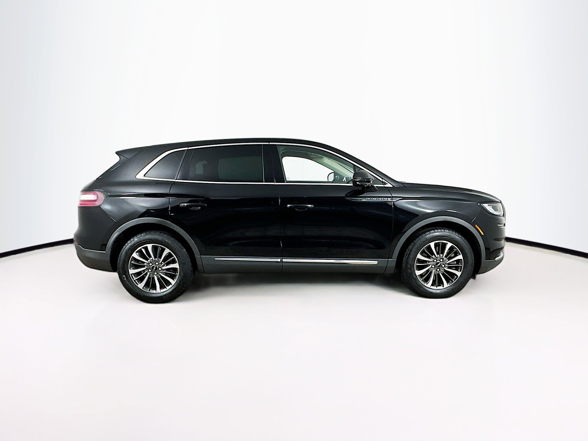 Used 2023 Lincoln Nautilus FWD w/ Premium Package image 10