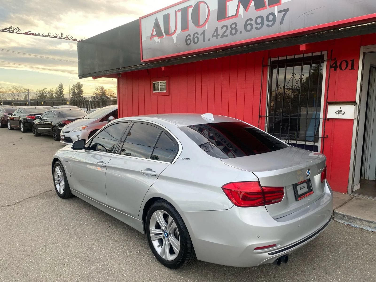Used 2017 BMW 330e w/ Driver Assistance Package RWD image 5