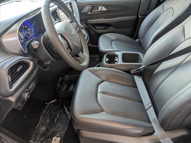 New 2026 Chrysler Pacifica Select w/ S Appearance Package image 4