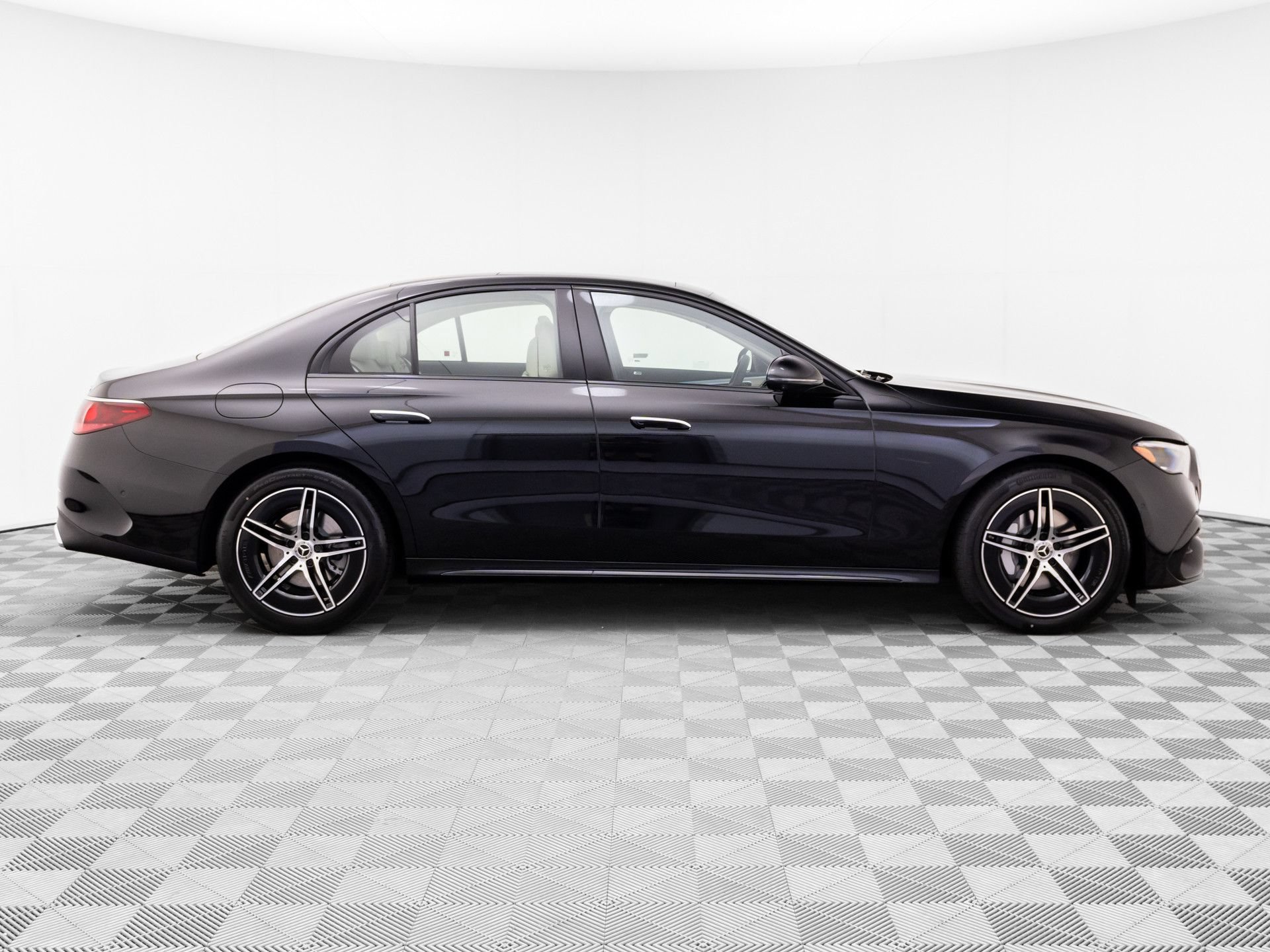 New 2026 Mercedes-Benz E 350 4MATIC Sedan image 6