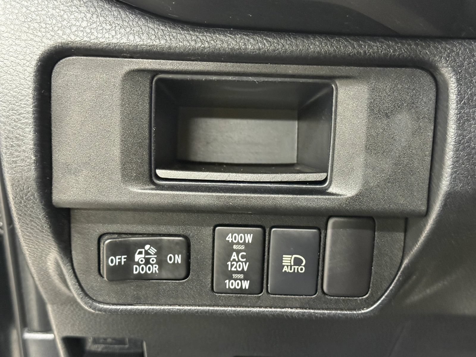 Used 2018 Toyota Tacoma TRD Sport AWD/4WD image 27