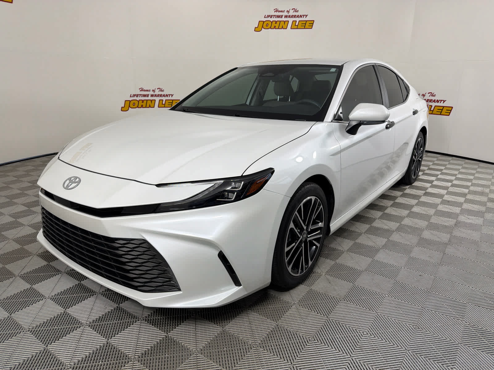 Used 2025 Toyota Camry XLE FWD video 1