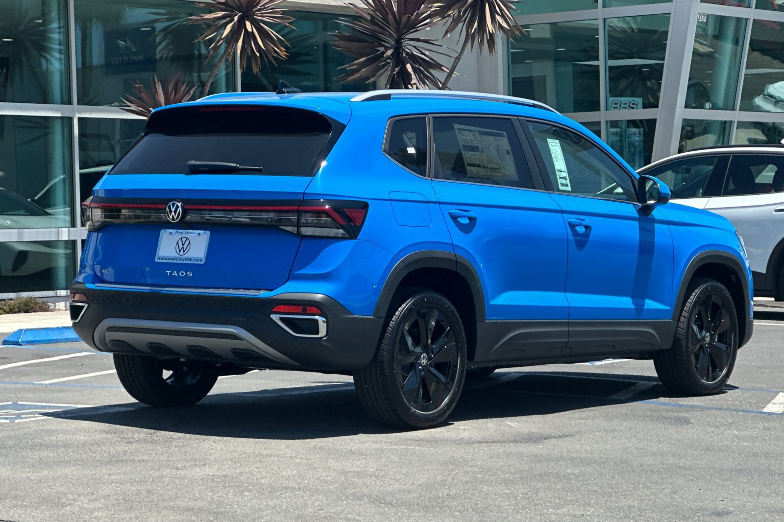 New 2026 Volkswagen Taos SE FWD image 5