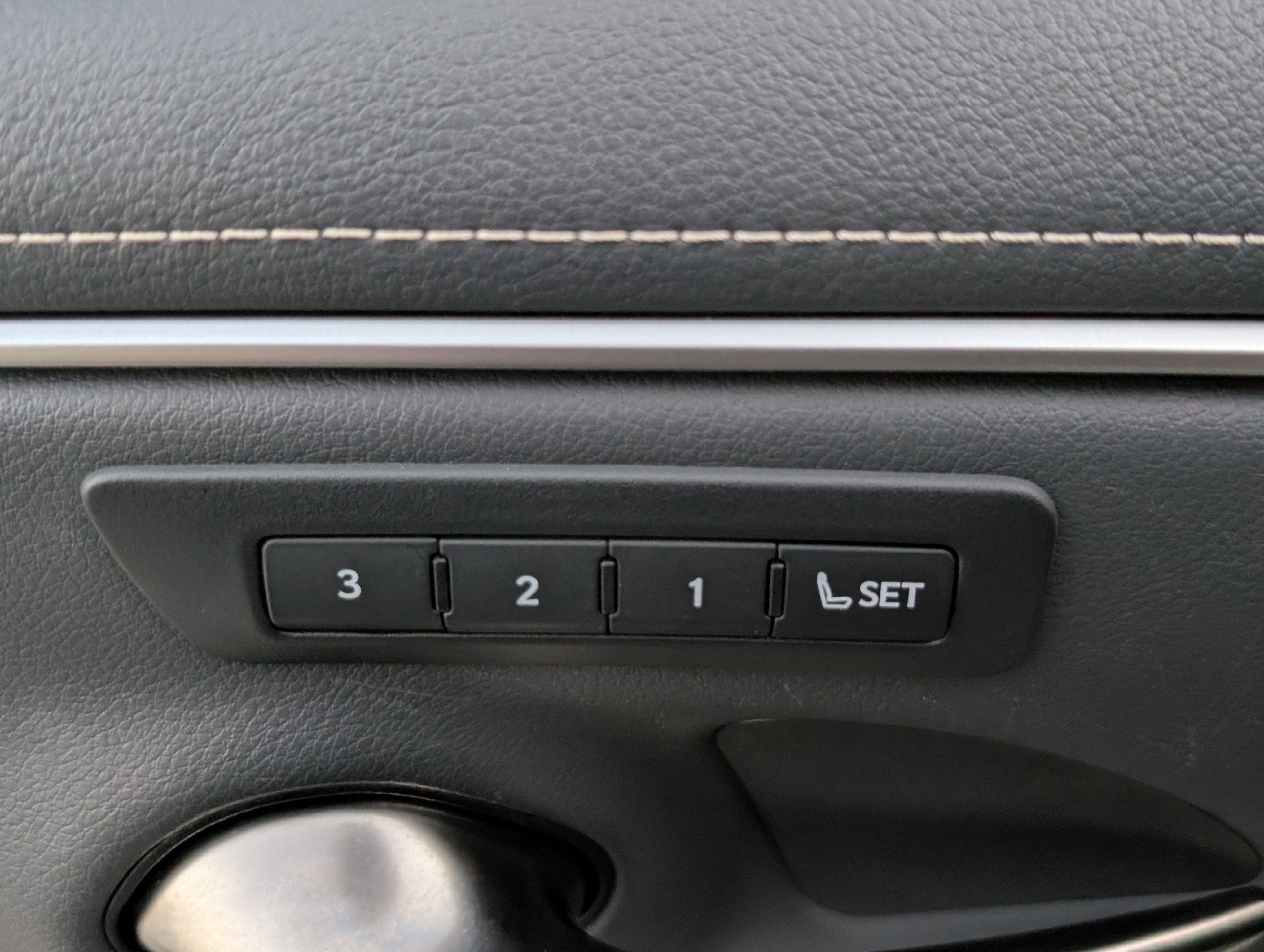 Certified 2025 Lexus ES 300h w/ Premium Package image 20