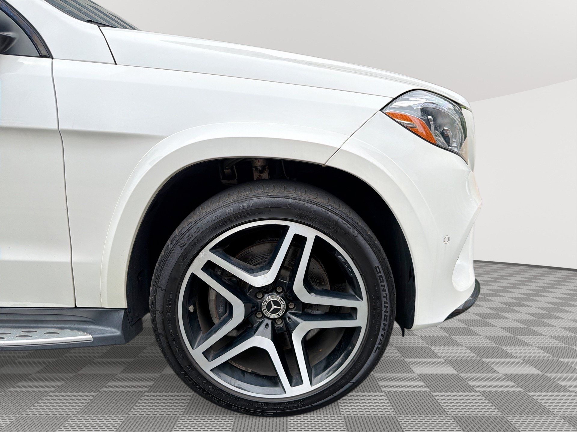 Used 2017 Mercedes-Benz GLS 550 4MATIC w/ Night Package image 31