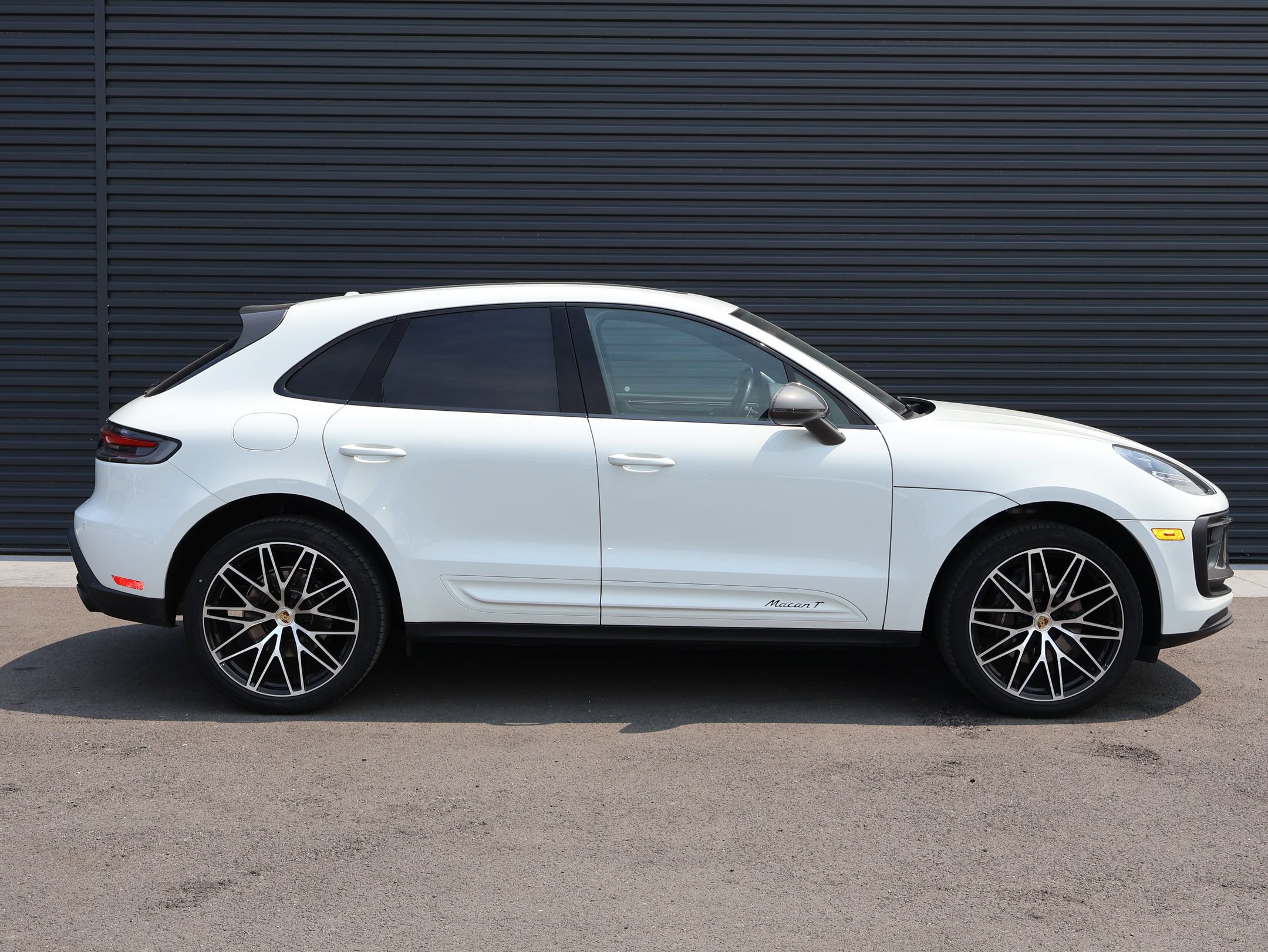 Certified 2023 Porsche Macan Turbo AWD/4WD image 11