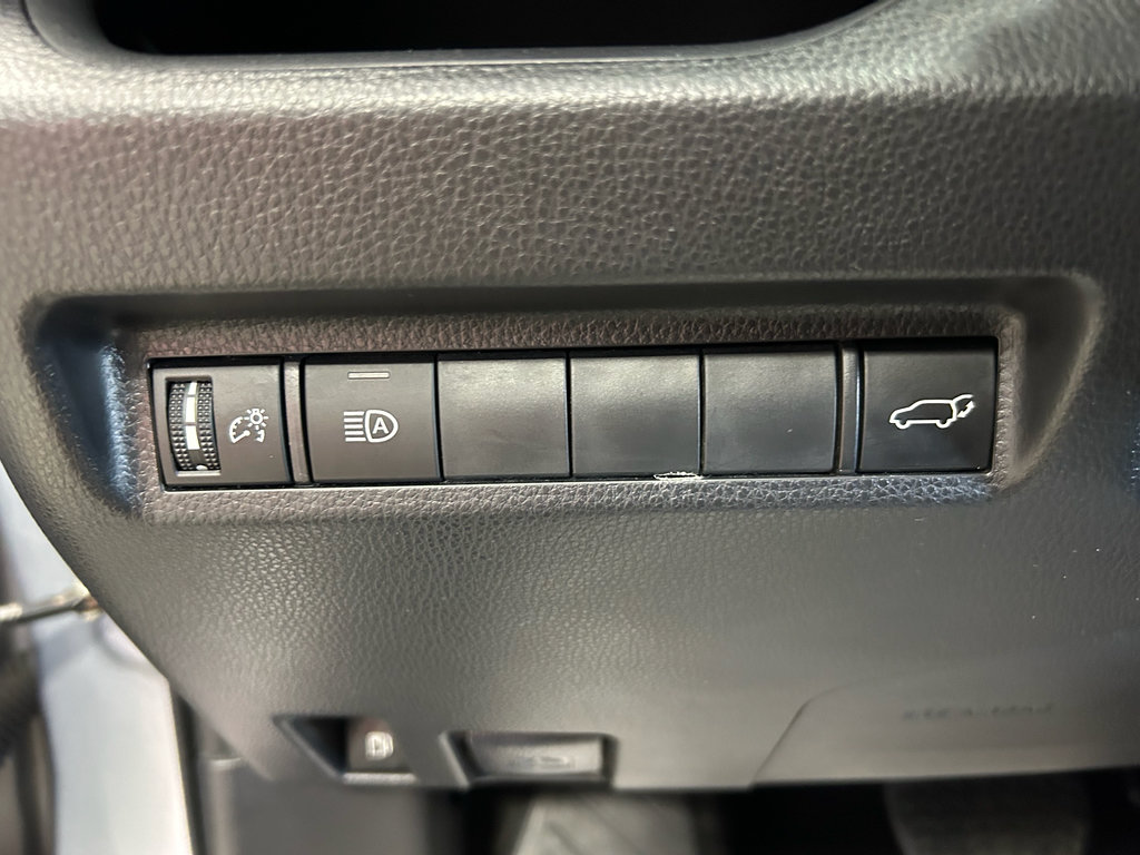 Used 2022 Toyota RAV4 XLE Premium AWD/4WD image 13