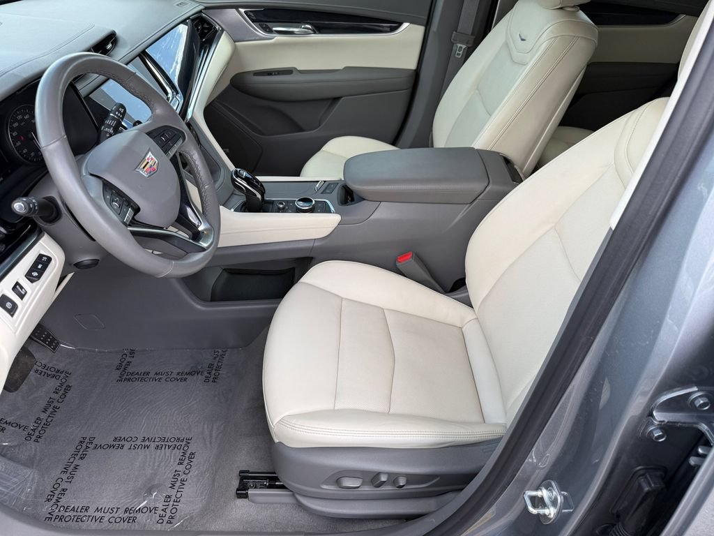 Used 2025 Cadillac XT6 Premium Luxury w/ Technology Package AWD/4WD image 10