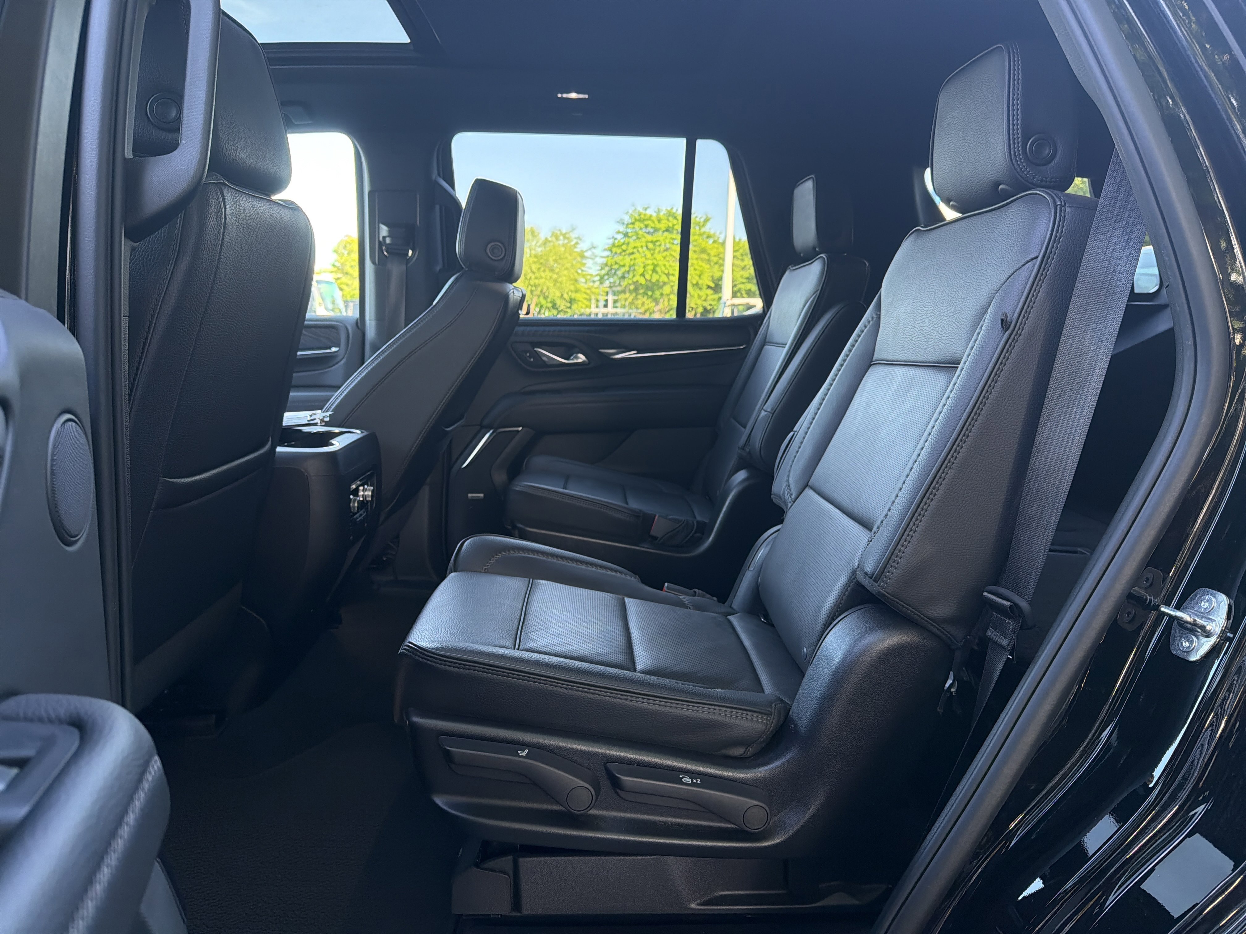 Used 2024 GMC Yukon Denali AWD/4WD image 31