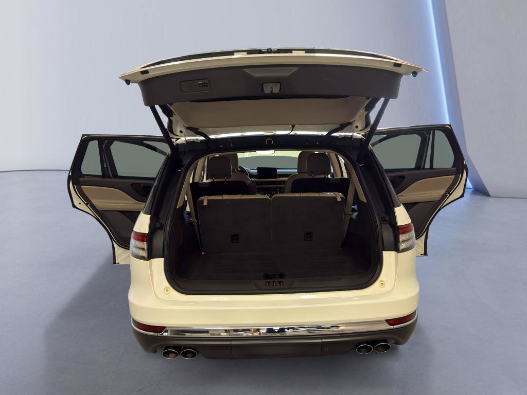 Used 2021 Lincoln Aviator Reserve w/ Equipment Group 201A AWD/4WD image 13