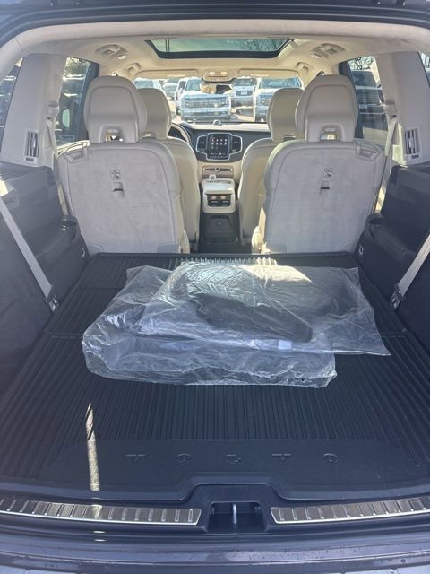 Used 2023 Volvo XC90 T8 Ultimate w/ Lounge Package image 24