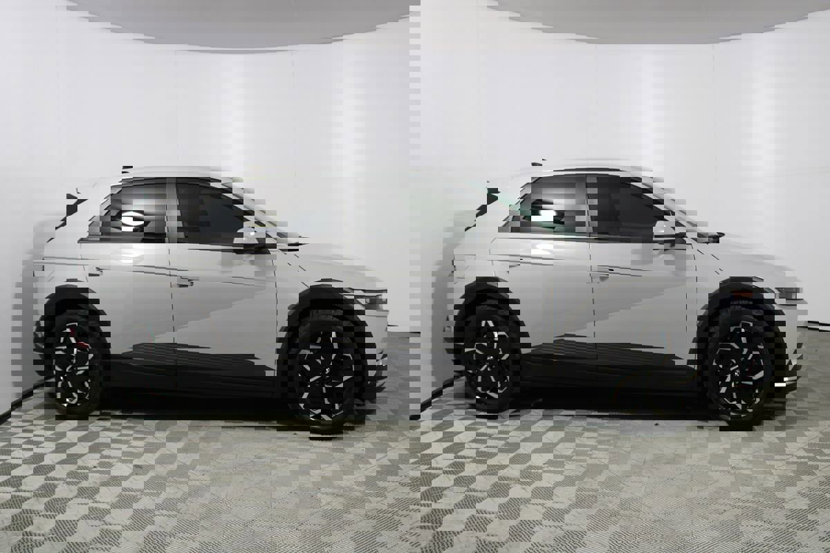 Used 2024 Hyundai Ioniq 5 SE image 29