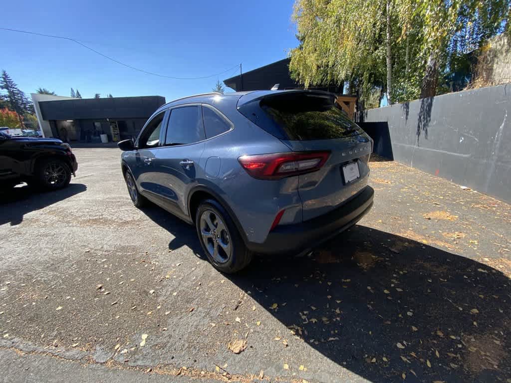 Used 2025 Ford Escape ST-Line Select AWD/4WD image 4