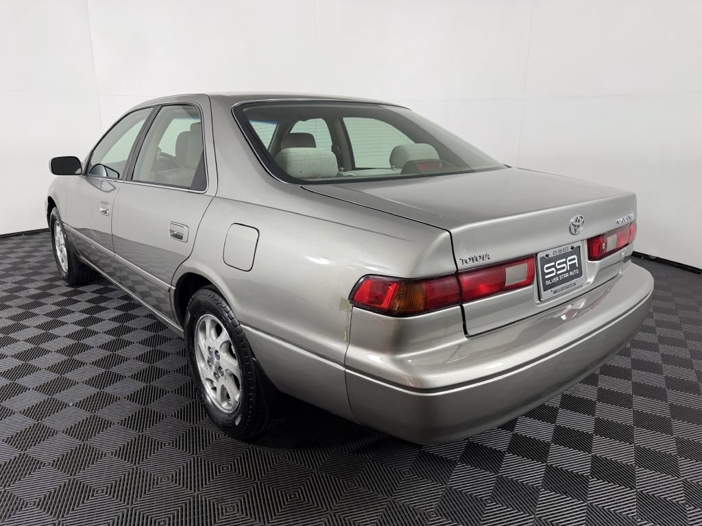 Used 1999 Toyota Camry LE w/ Value Pkg FWD image 9