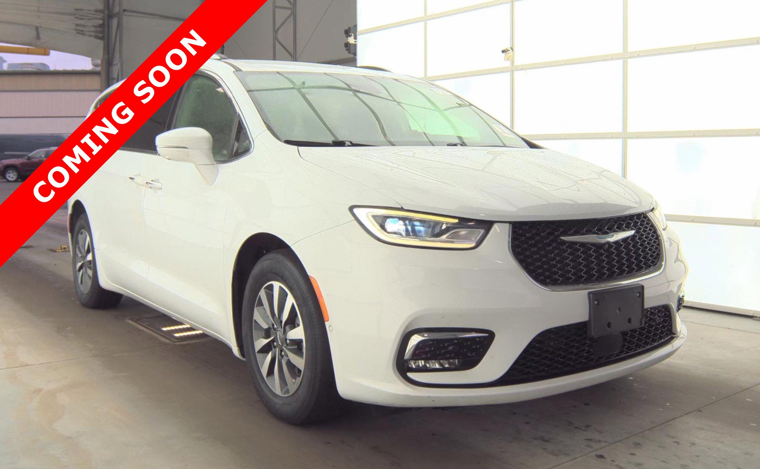 Used 2021 Chrysler Pacifica Touring-L image 3