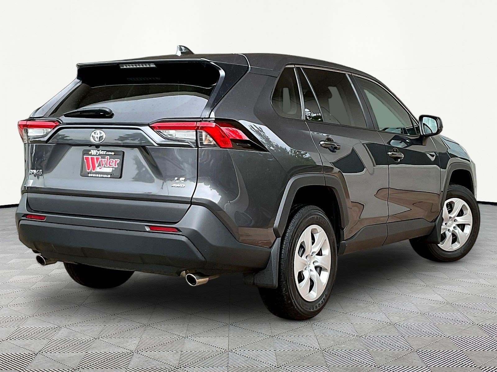 Used 2023 Toyota RAV4 LE AWD/4WD image 6