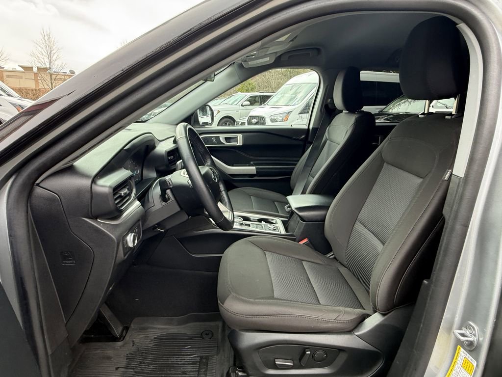 Used 2022 Ford Explorer XLT AWD/4WD image 16