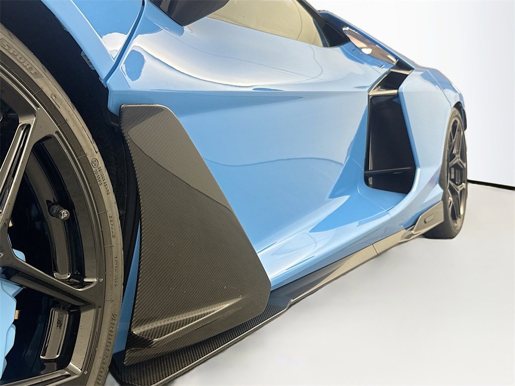 Used 2024 Lamborghini Revuelto image 27