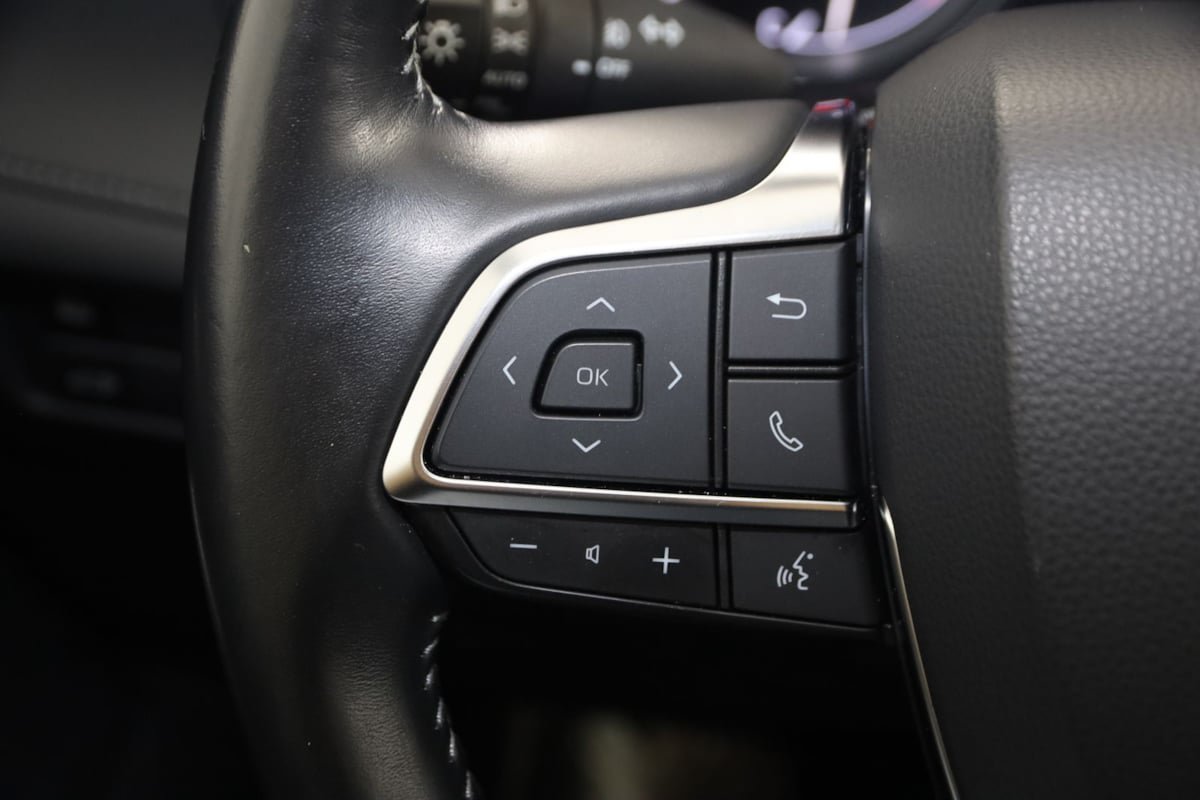 Used 2021 Toyota Highlander XLE AWD/4WD image 31