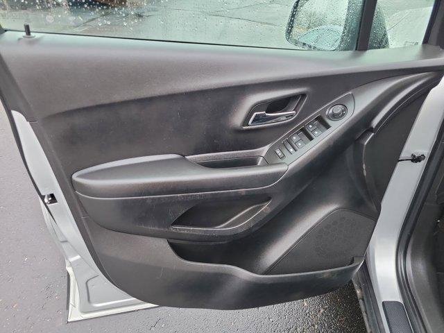 Used 2021 Chevrolet Trax LT w/ Redline Edition image 15