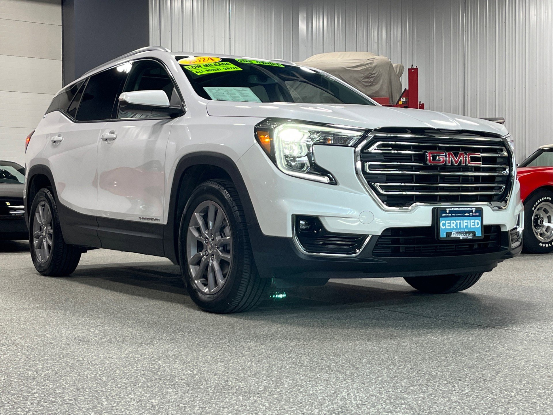 Certified 2024 GMC Terrain SLT w/ Infotainment Package II image 5
