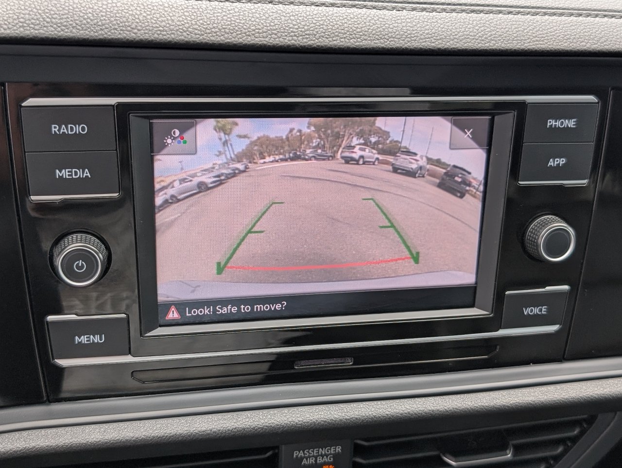 Used 2024 Volkswagen Jetta SE FWD image 6