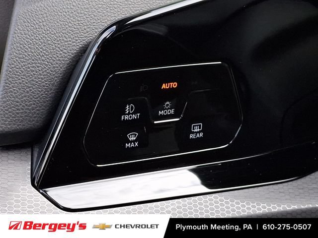 Used 2023 Volkswagen GTI 40th Anniversary Edition FWD image 29