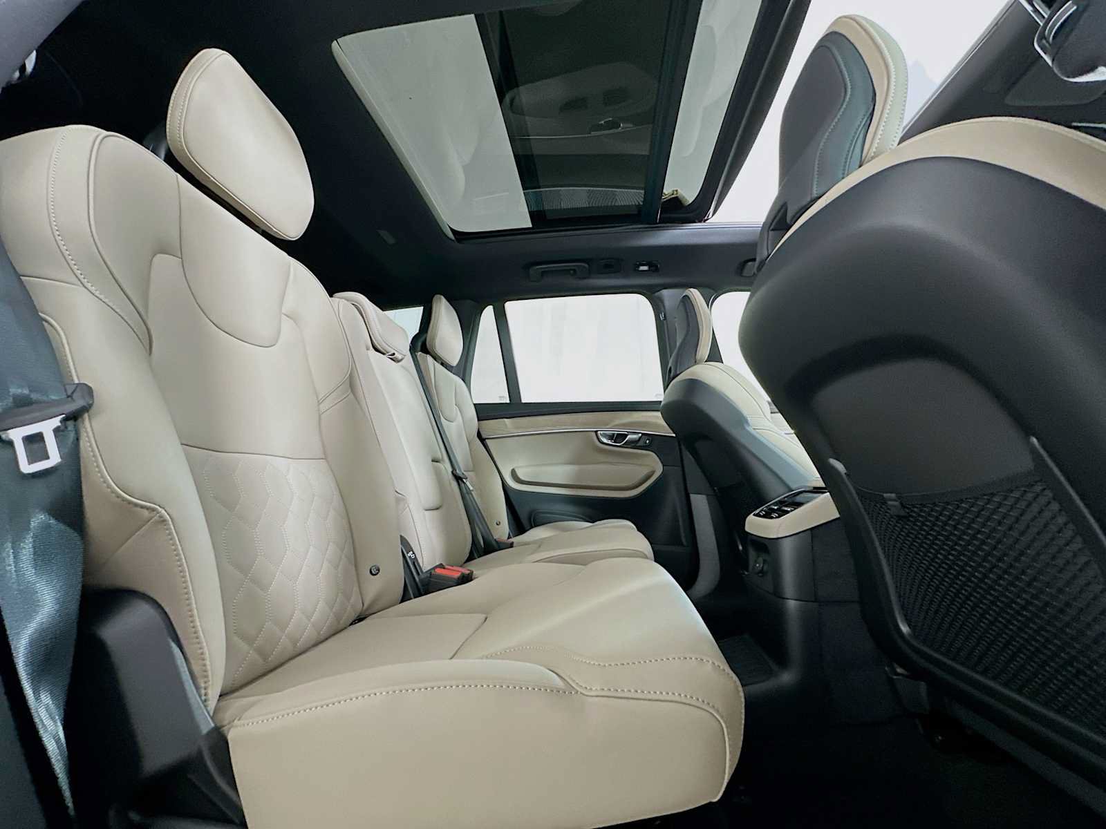 New 2026 Volvo XC90 T8 Plus w/ Protection Package Premier AWD/4WD image 26