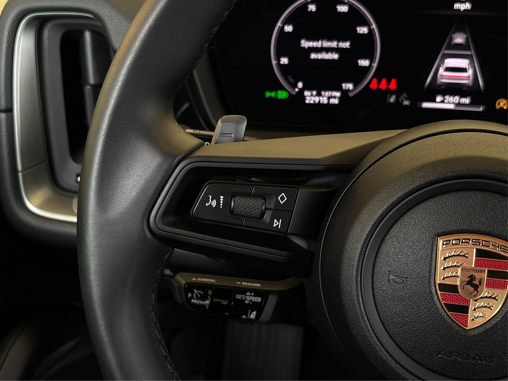 Used 2025 Porsche Cayenne AWD/4WD image 26