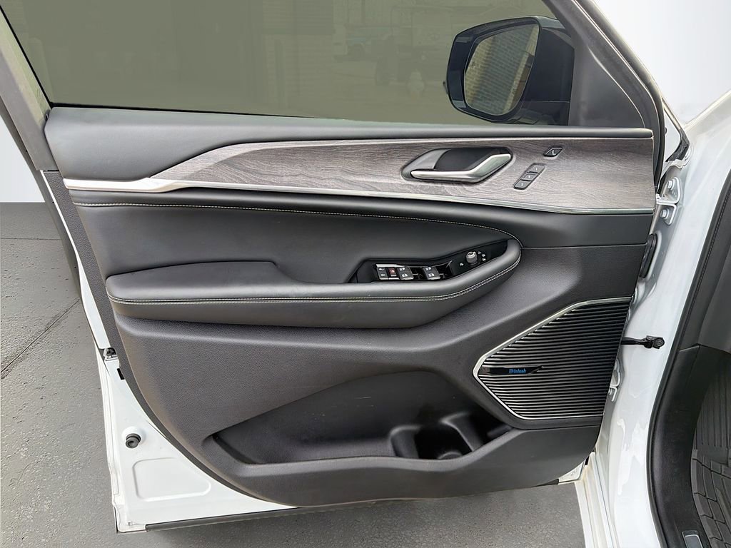 Used 2021 Jeep Grand Cherokee L Overland w/ Luxury Tech Group IV image 26