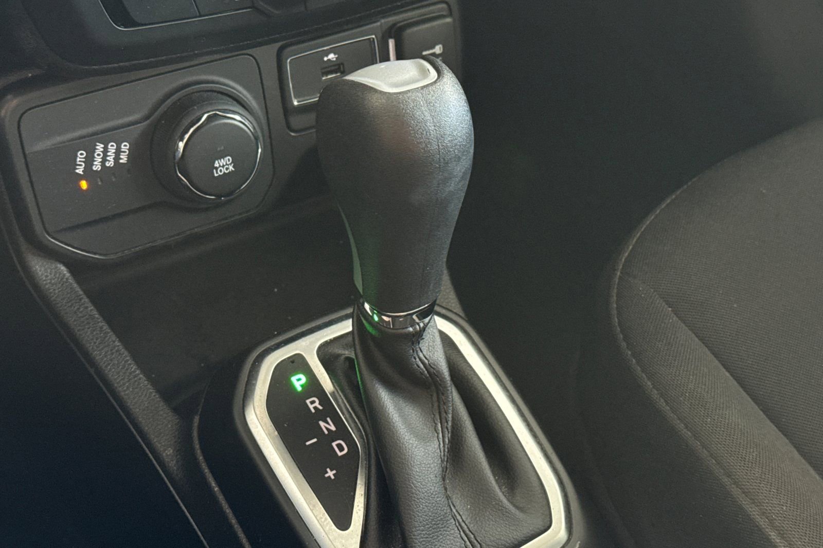 Used 2023 Jeep Renegade Latitude AWD/4WD image 24