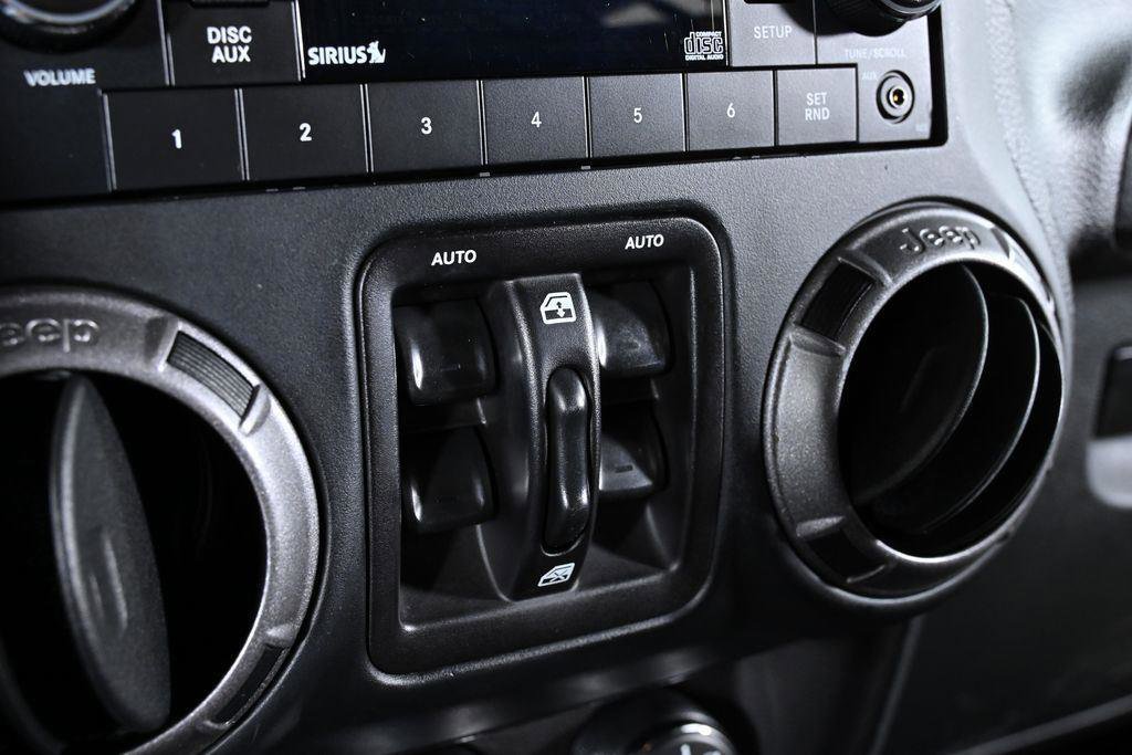 Used 2018 Jeep Wrangler Unlimited Sport S image 18