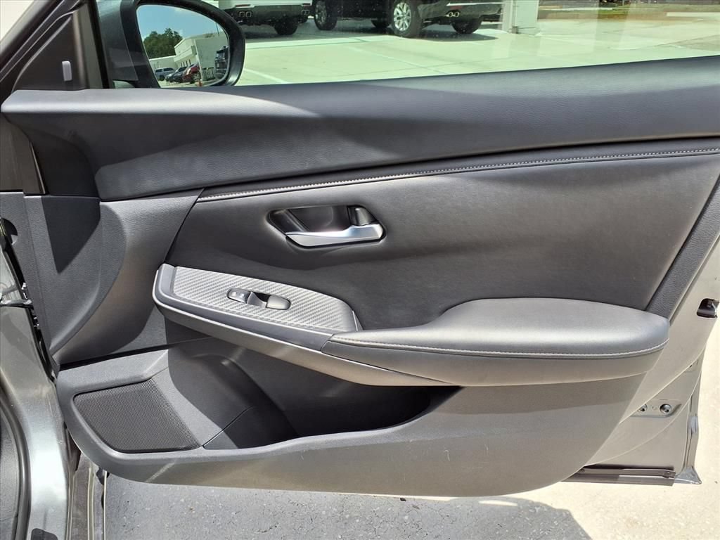 Used 2024 Nissan Sentra SV FWD image 10