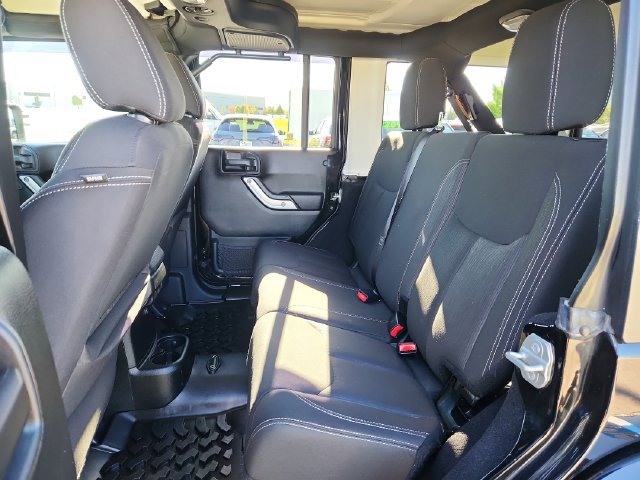 Used 2017 Jeep Wrangler Unlimited Sahara w/ Dual Top Group AWD/4WD image 25