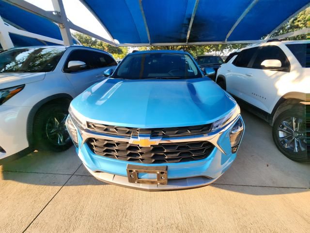 Used 2025 Chevrolet Trax LT w/ Driver Confidence Package FWD image 2