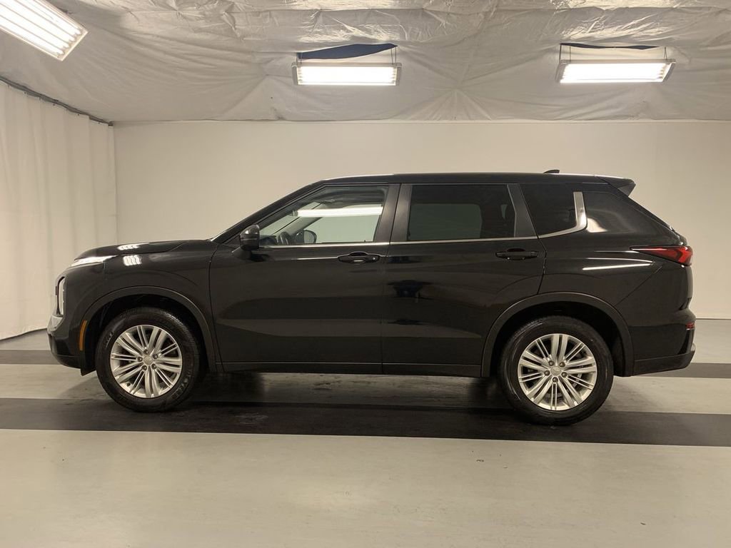 Used 2022 Mitsubishi Outlander ES AWD/4WD image 3