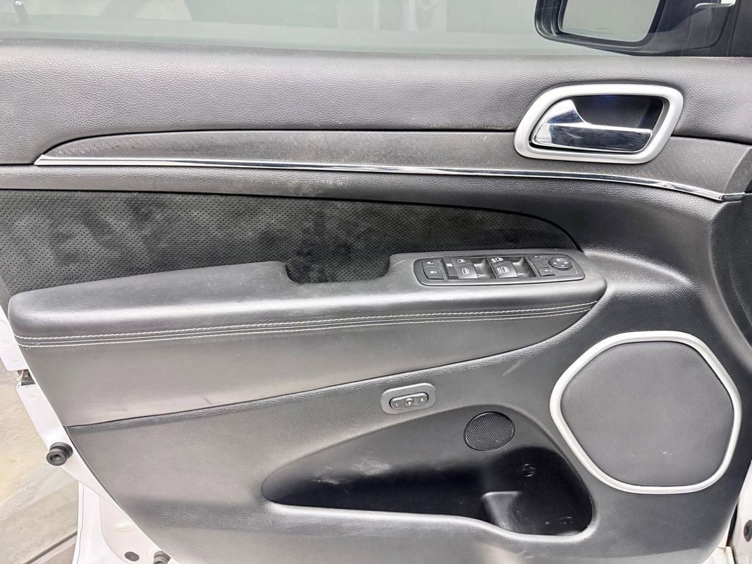 Used 2014 Jeep Grand Cherokee SRT image 15