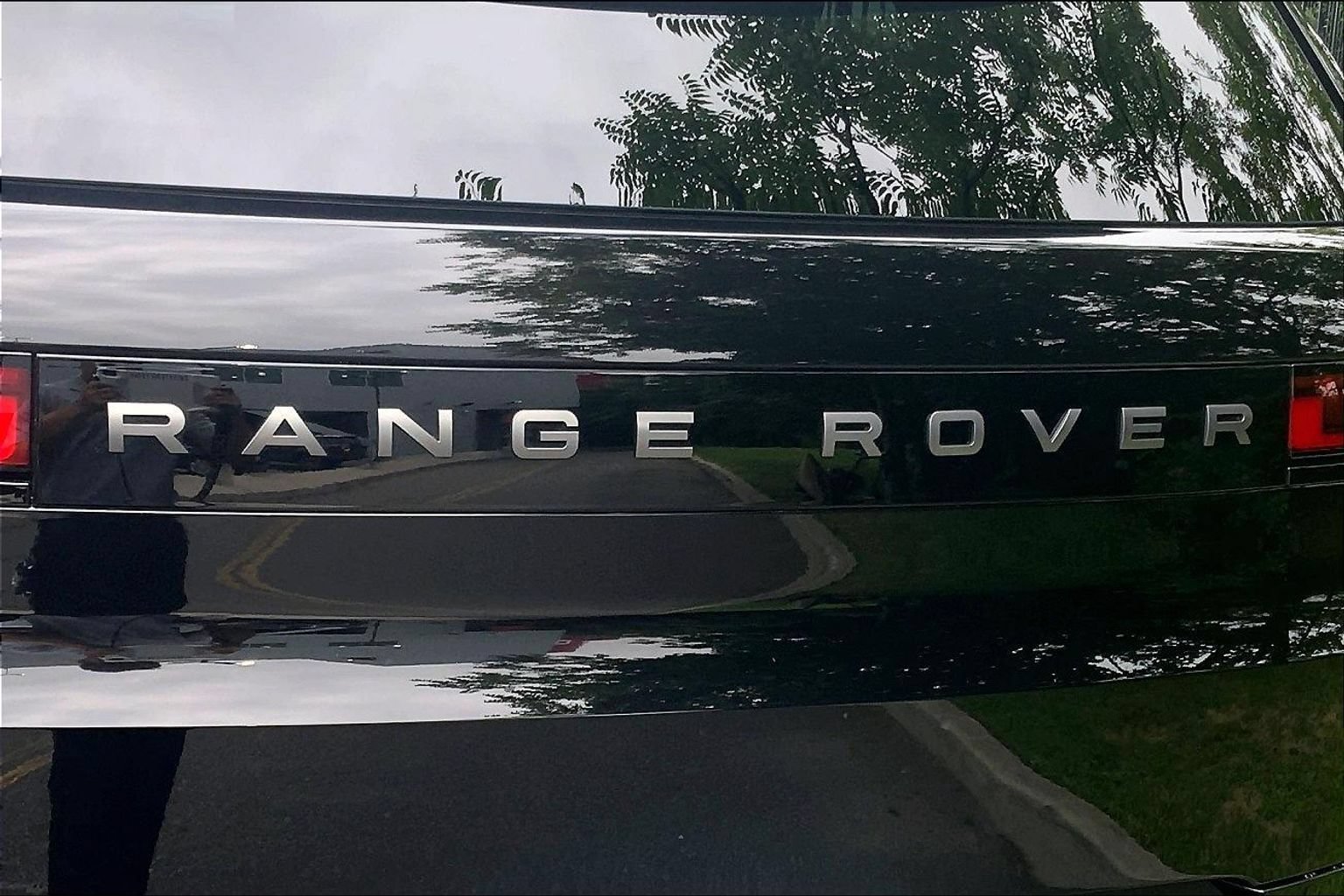 Certified 2024 Land Rover Range Rover Sport SE AWD/4WD image 9