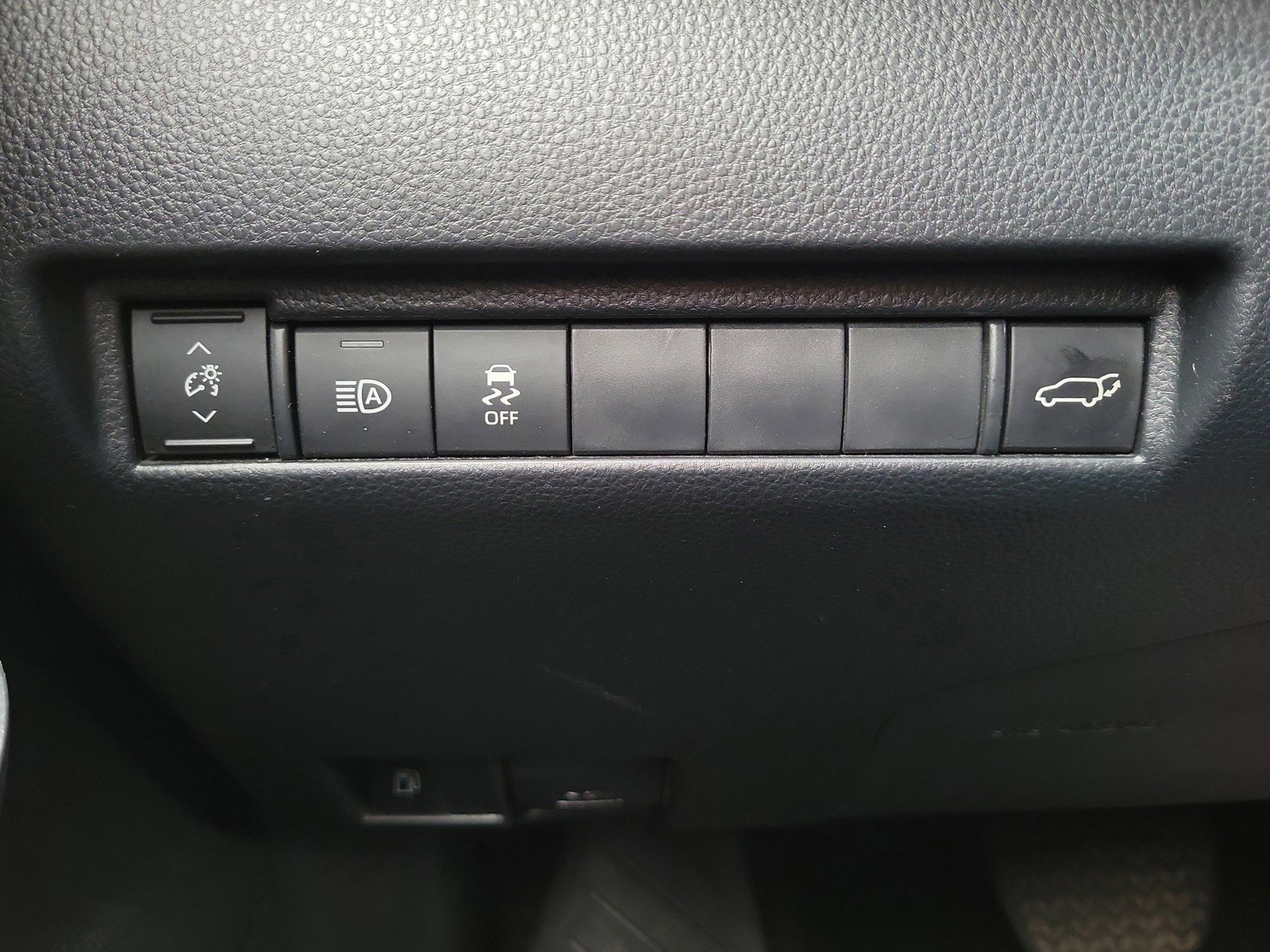 Used 2024 Toyota Venza LE AWD/4WD image 20