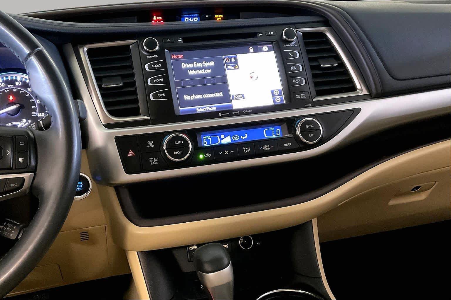 Used 2019 Toyota Highlander XLE FWD image 6